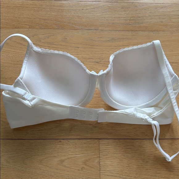 TWO Victoria’s Secret Bras 34C NWT Pink and White ❤️❤️ - Picture 7 of 9